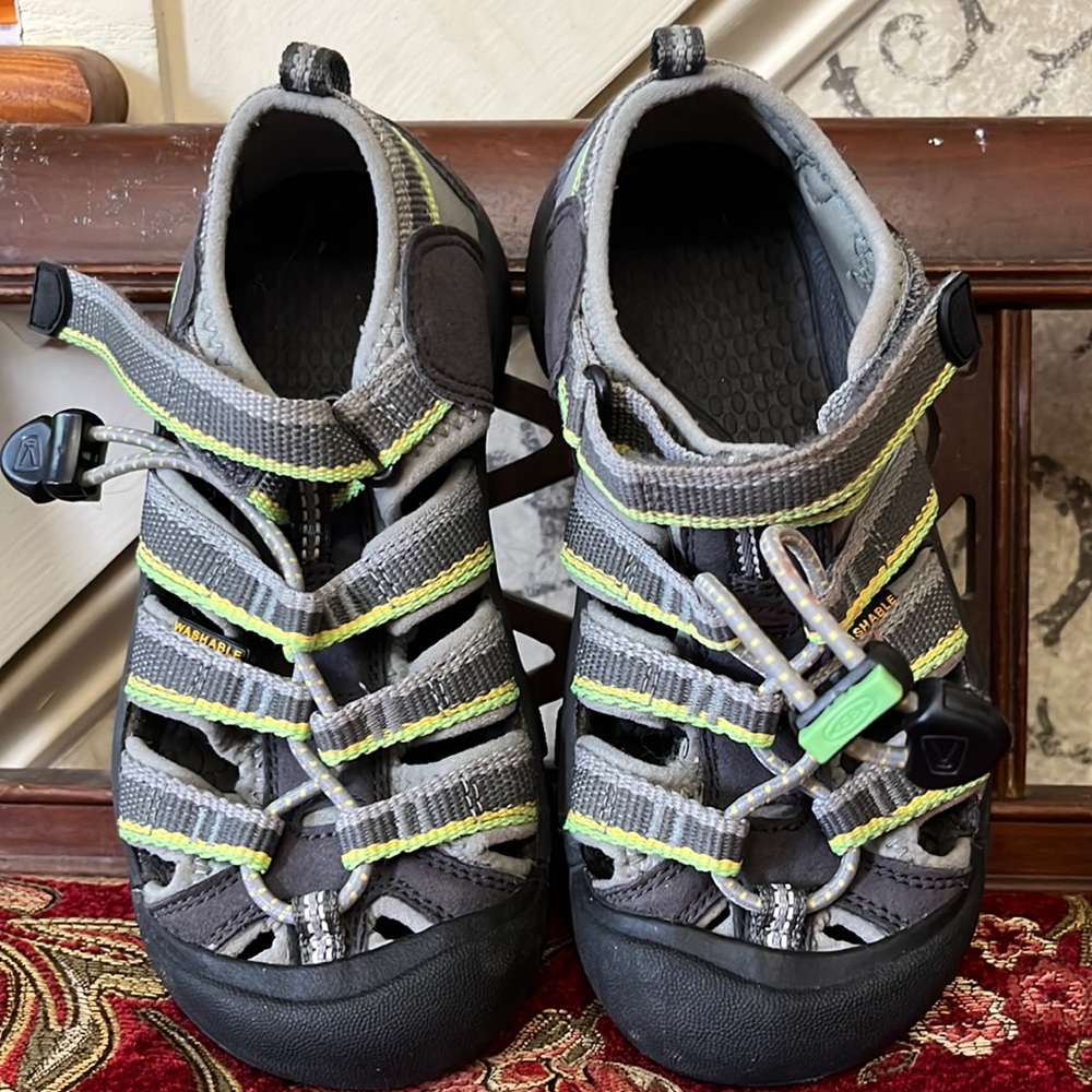 Keen sandals kids size 12